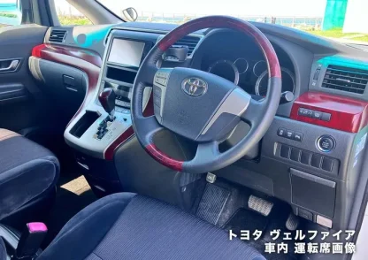 トヨタ ヴェルファイア 車内 運転席画像